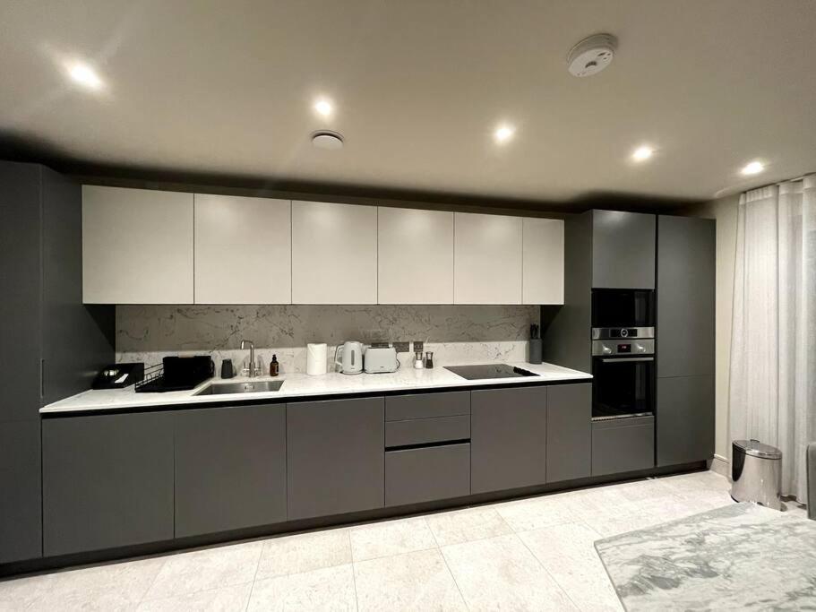 2Br Urban Vista Retreat Chcl F7 Chigwell Exterior foto