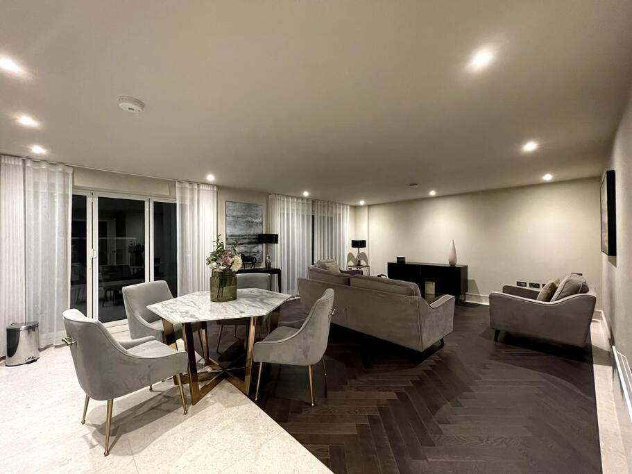 2Br Urban Vista Retreat Chcl F7 Chigwell Exterior foto