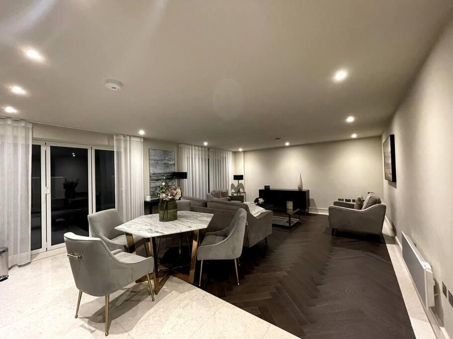 2Br Urban Vista Retreat Chcl F7 Chigwell Exterior foto