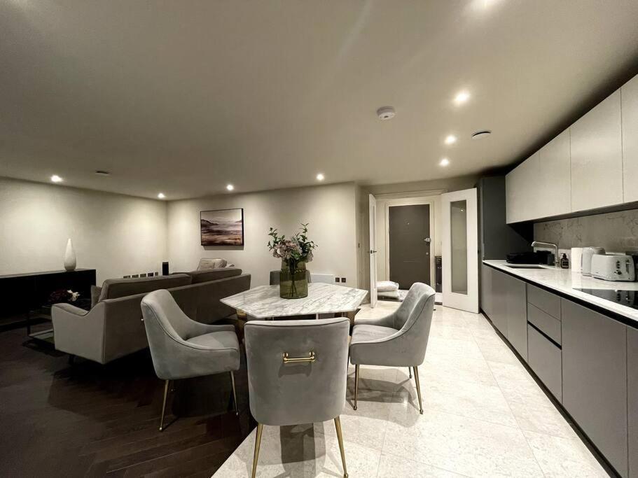 2Br Urban Vista Retreat Chcl F7 Chigwell Exterior foto