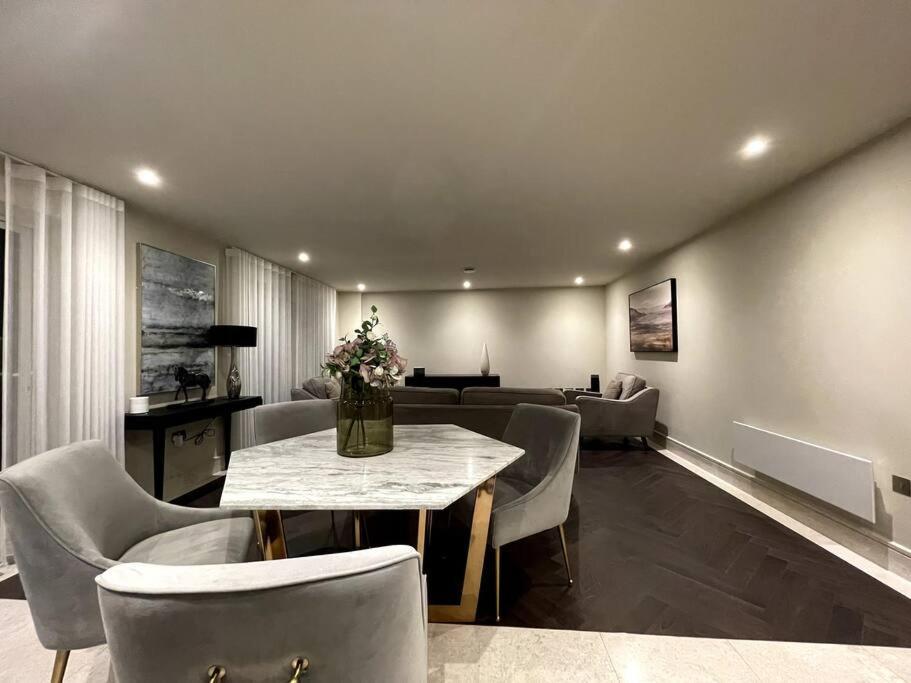 2Br Urban Vista Retreat Chcl F7 Chigwell Exterior foto