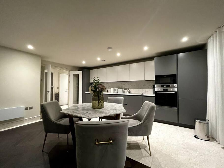 2Br Urban Vista Retreat Chcl F7 Chigwell Exterior foto
