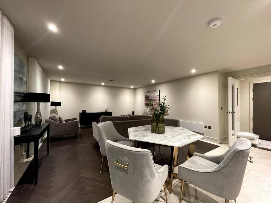 2Br Urban Vista Retreat Chcl F7 Chigwell Exterior foto