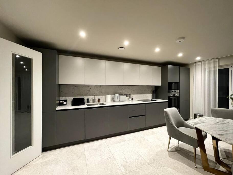 2Br Urban Vista Retreat Chcl F7 Chigwell Exterior foto